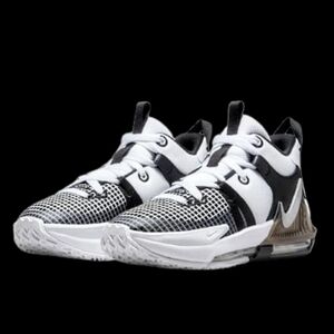 Nike Lebron Witness 7 Kids Size 6Y/Womens 7.5 White Black Silver